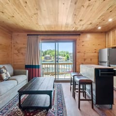 Lake Hamilton Lakefront Condo with a Western Flare