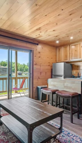 The Landing condos on Lake Hamilton