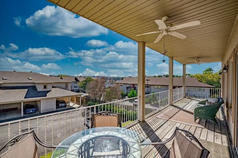 Why book a condo on Lake Hamilton?