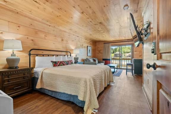Lake Hamilton Waterfront Bliss | King Bed Condo - Image 2