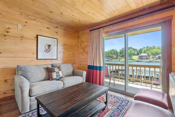 Waterfront Harmony on Lake Hamilton - Image 2