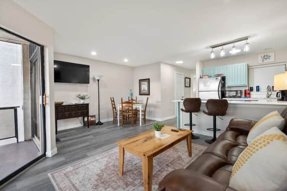 Willow Beach D8 - Image 3