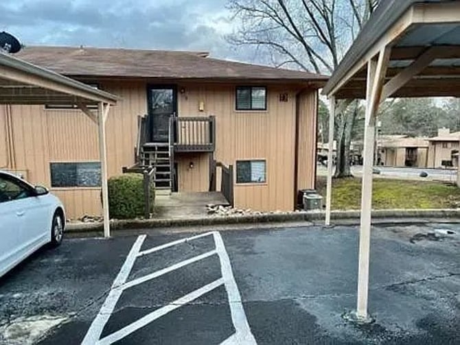 1100 Woodlawn Unit D16