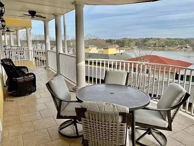 130 Grand Isle Dr, APT 2C