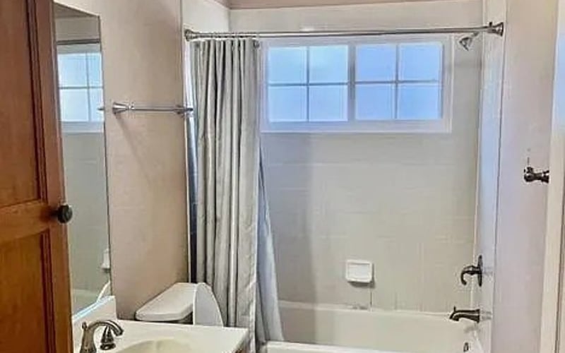Full bathroom with tub/shower combo