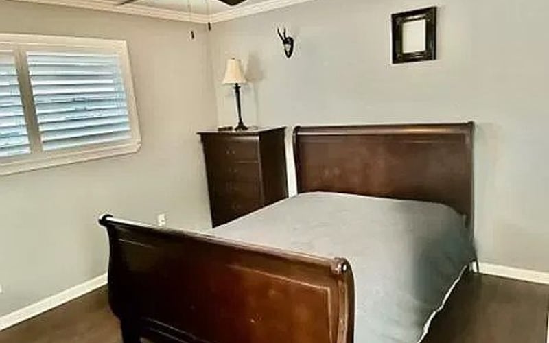 Second bedroom with sleigh bed