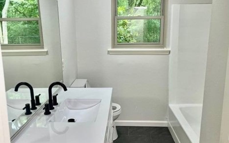 Bathroom with double vanity and tub
