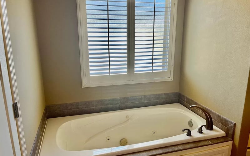 Jetted soaking tub with plantation shutters