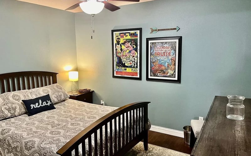 Second bedroom with blues festival art
