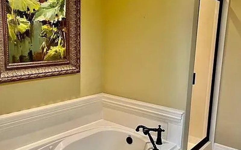 Soaking tub with floral art